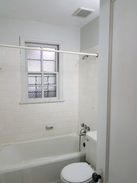 Building Photo - 2807 Mallory St