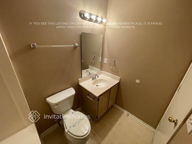 Building Photo - 3049 Parade Ln SW