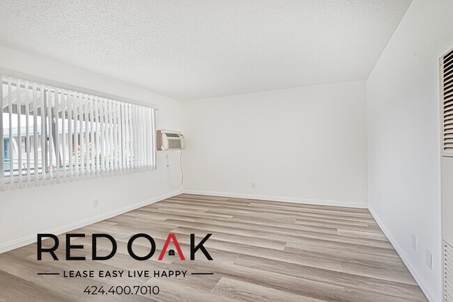 Building Photo - Breathtaking One Bedroom with Stainless St...