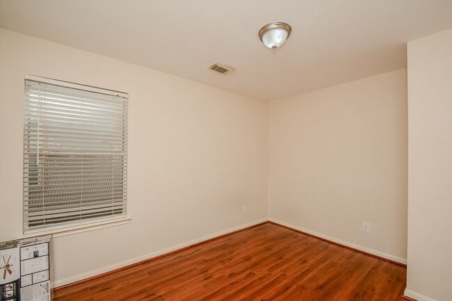 Building Photo - 8402 Brickhaven Ln