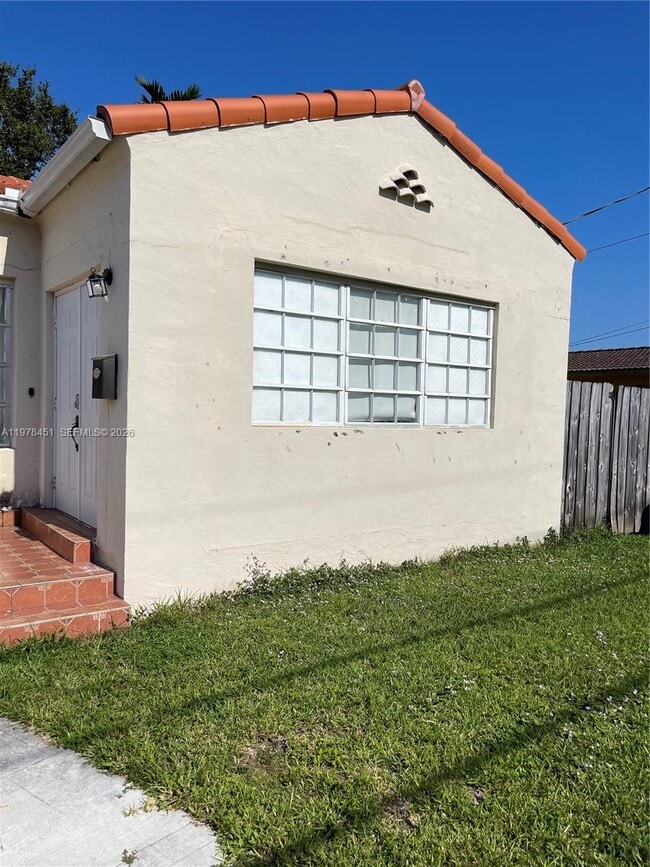 Building Photo - 3127 SW 21st St