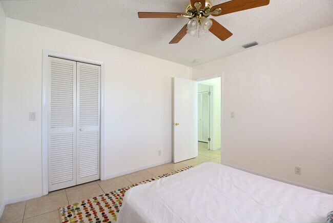 Building Photo - 420 NE 17th Ave