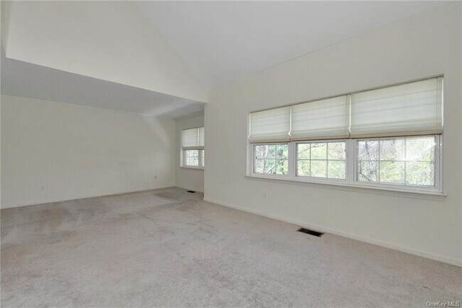 Building Photo - 31 Underhill Dr