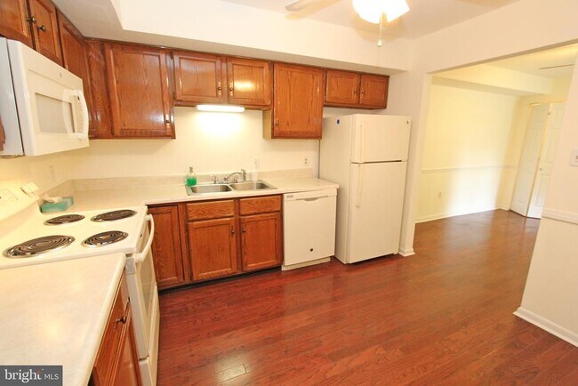 Building Photo - 185 Valley Stream Cir