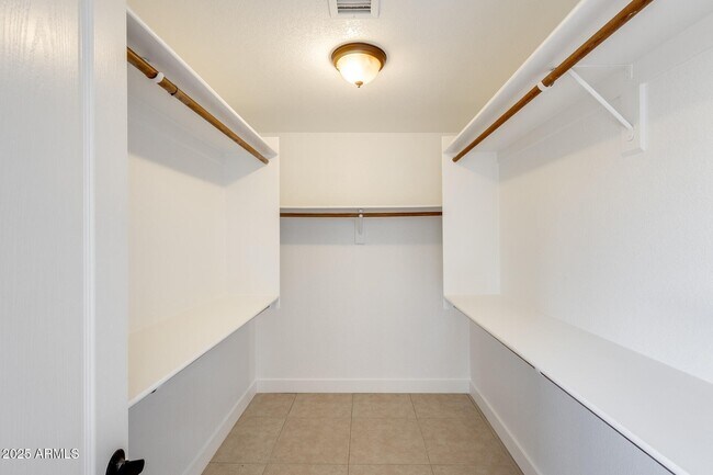 Building Photo - 9842 W Burnett Rd