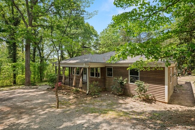 Building Photo - Royal Pines Cottage