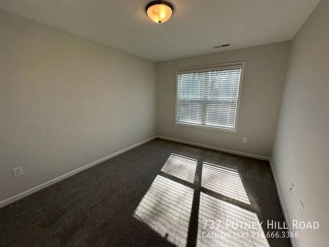 Building Photo - 737 Putney Hl Rd