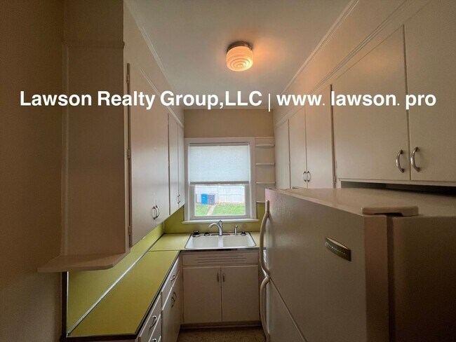 Building Photo - 1733 Maiden Ln SW