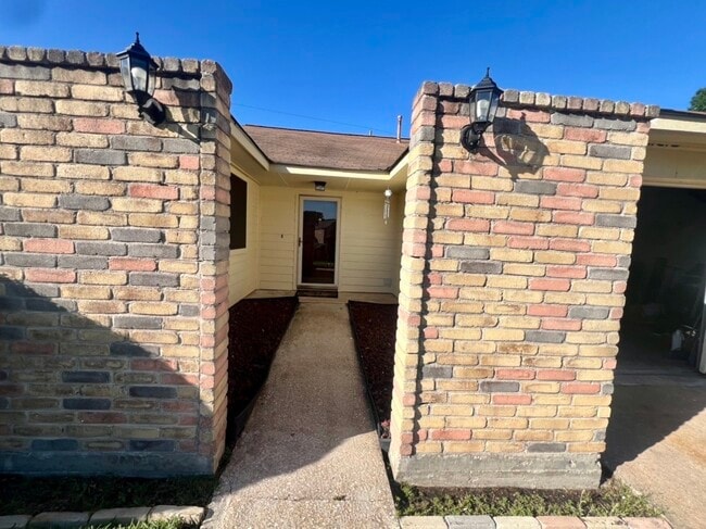 Building Photo - 17010 Sunview Ct