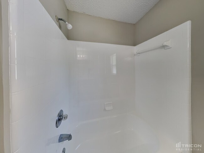 Building Photo - 9282 Thunderbolt Dr
