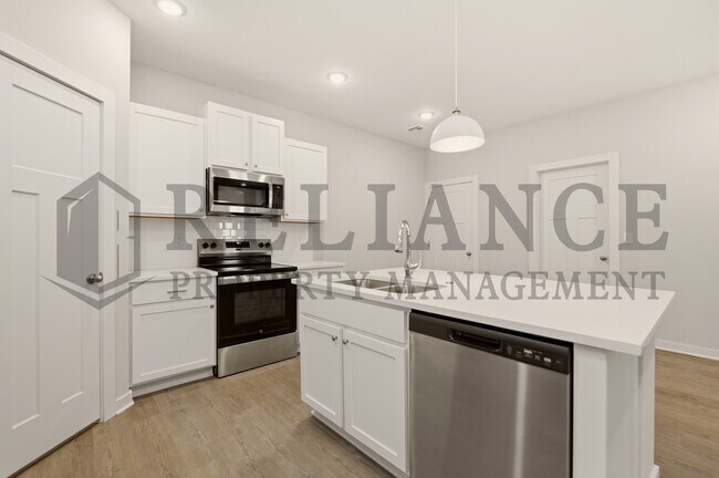 Building Photo - 622 W 50th St S