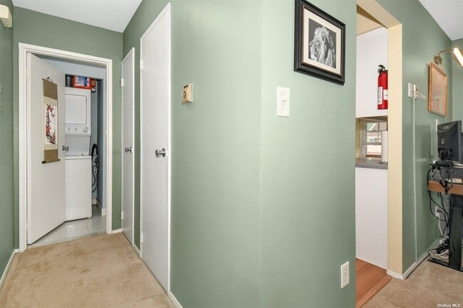 Building Photo - 451 Village Dr