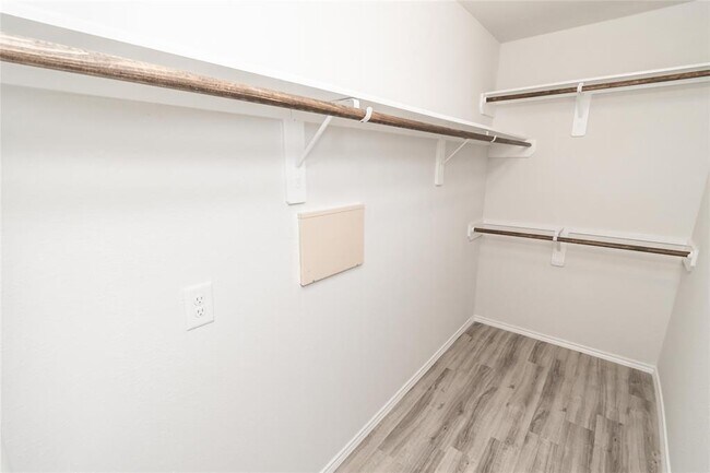 Building Photo - 202 Mouflon Dr