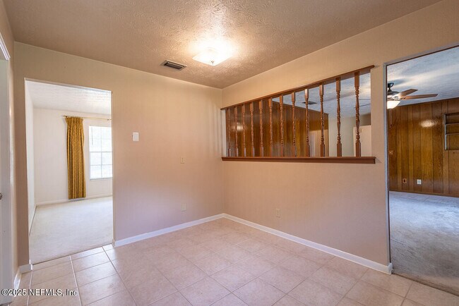 Building Photo - 1620 Bay Cir E