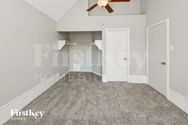 Building Photo - 11811 Meadowchase Dr