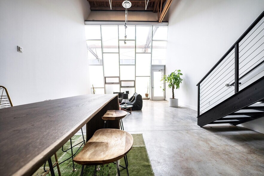 Building Photo - 130 S Hewitt St