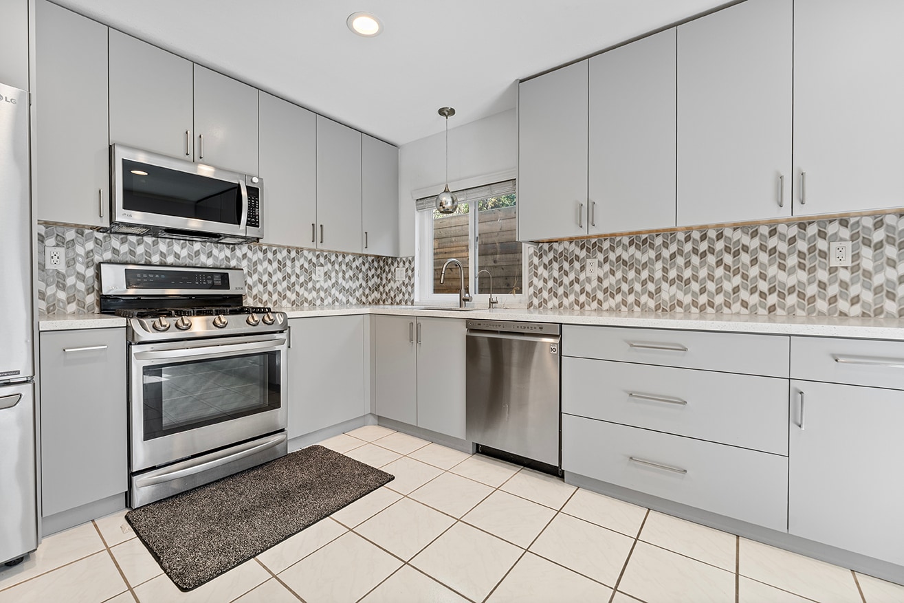 Building Photo - 10341 Canoga Ave