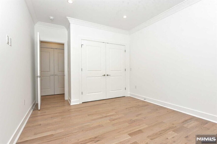 SPACIOUS CLOSETS IN 2ND-3RD BR'S - 234 Rivervale Rd