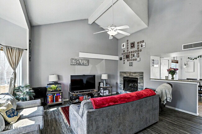 Building Photo - 3712 La Cuesta Dr