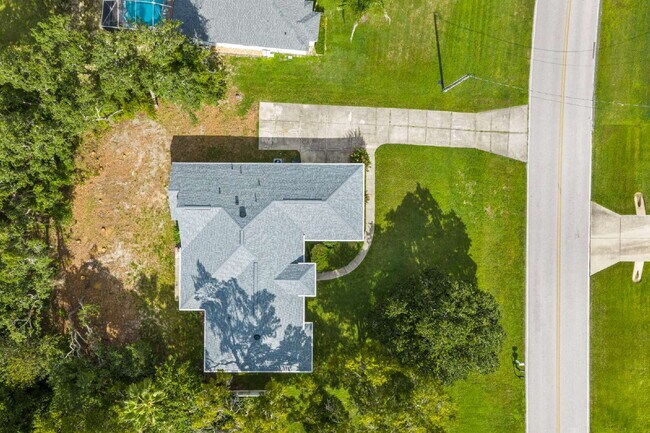 Building Photo - Beautiful 3-Bedroom Home with Private Setting & Open Floor Plan
