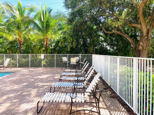 Building Photo - 1365 Vía De Pepi