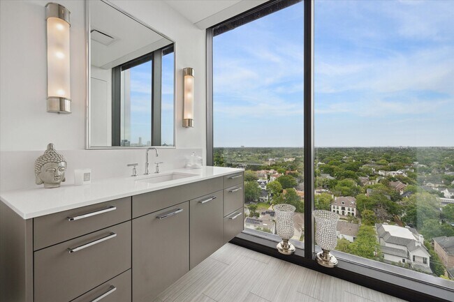 Building Photo - 3433 Westheimer Rd
