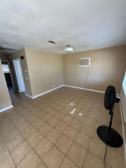 Building Photo - 42030 Blueflax Ave
