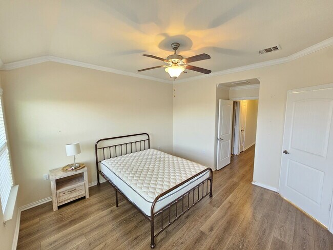 Building Photo - 5601 Little Theater Bend