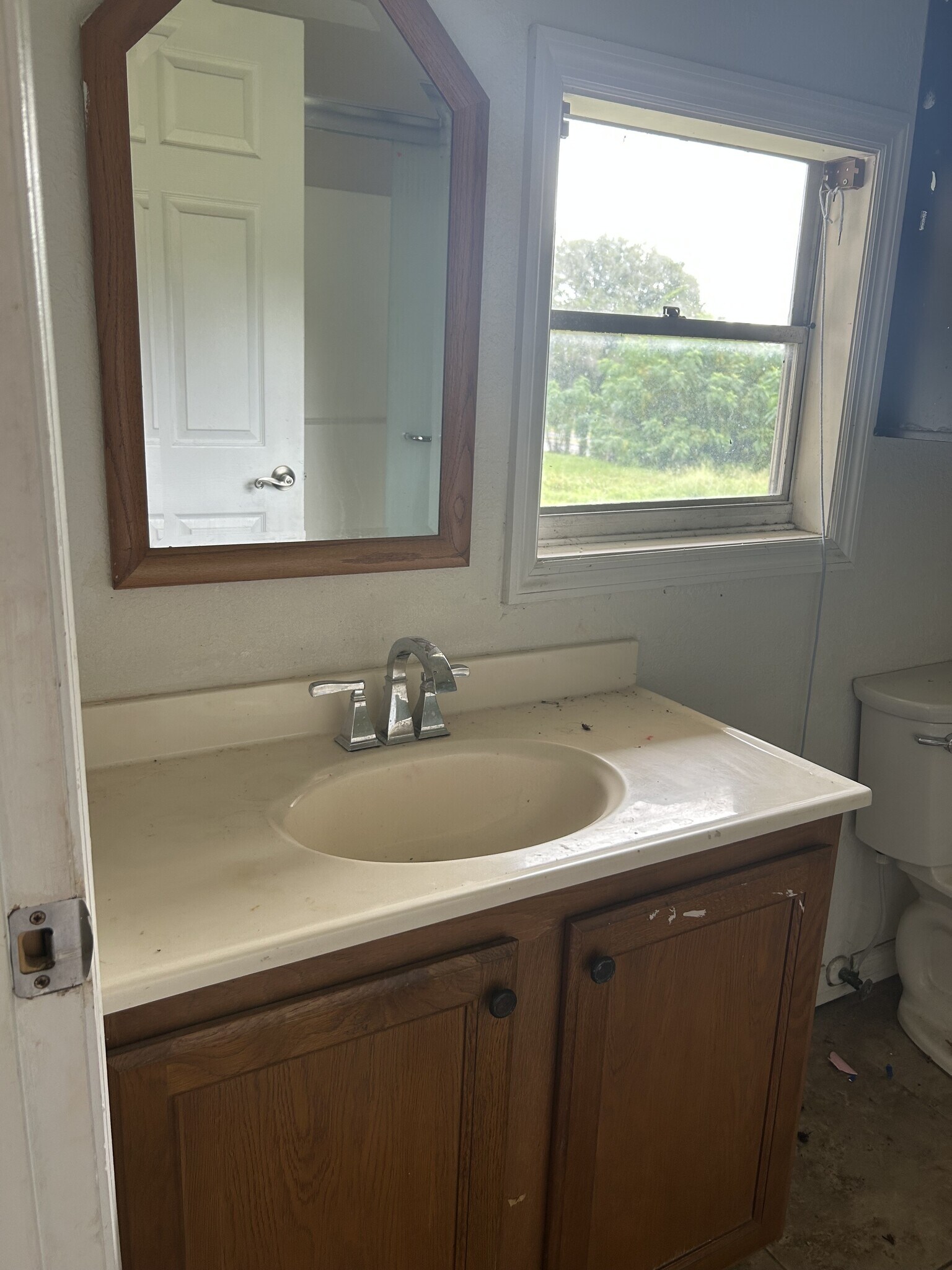 Bathroom 2 Unit A - 613 N Dixie Ave