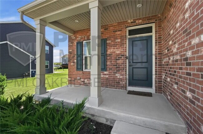 Building Photo - 3 Bed 3 1/2 Bath Single Family Home with Attached 2 Car Garage