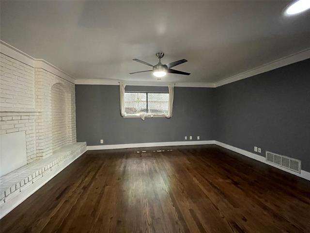 Building Photo - 2100 Twin Elms Dr