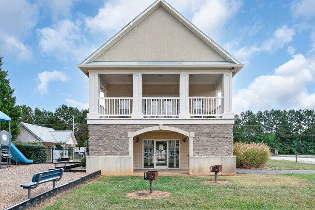 Building Photo - 558 Calen Ln