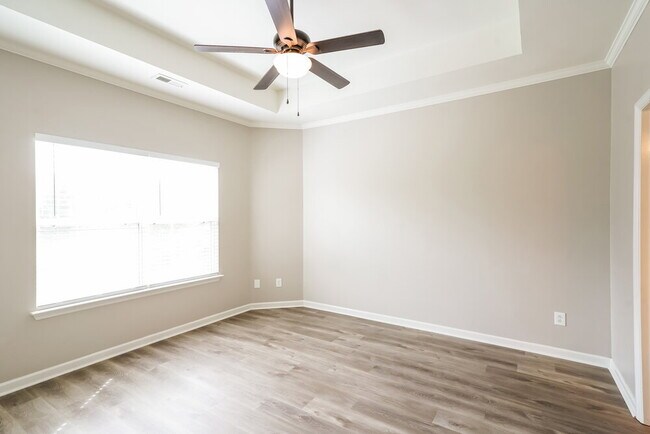 Building Photo - 6000 Mountview Dr