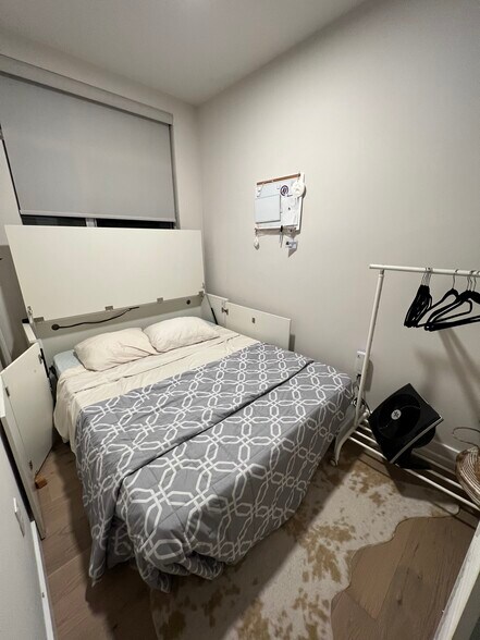Desk turns into queen bed - 901 Jefferson St