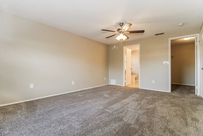 Building Photo - 7801 Glencoe Dr