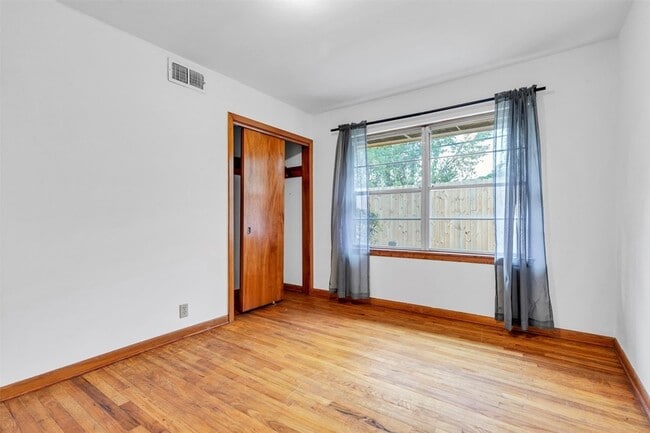 Building Photo - 1803 Sea Queen Ct