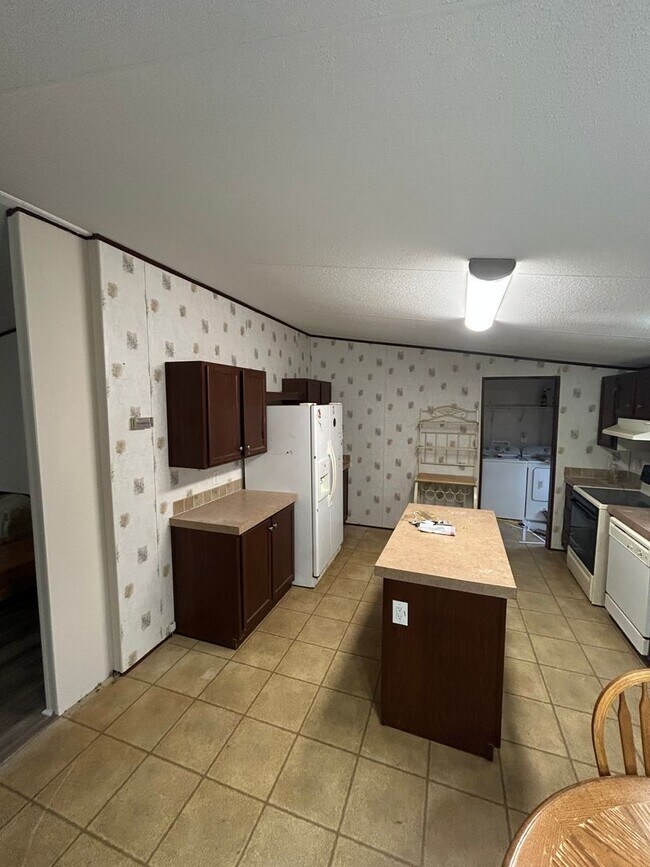 Building Photo - For Rent - Madison Co.-Comer, GA-New Hope Church Road-FURNISHED-4bedroom and 2bathroom-Right off ...