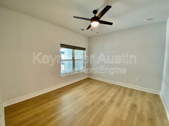 Building Photo - 3101 Govalle Ave