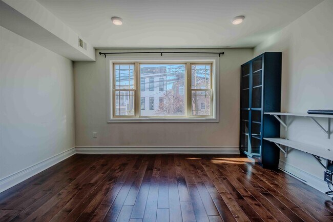 Building Photo - 74 Beacon Ave