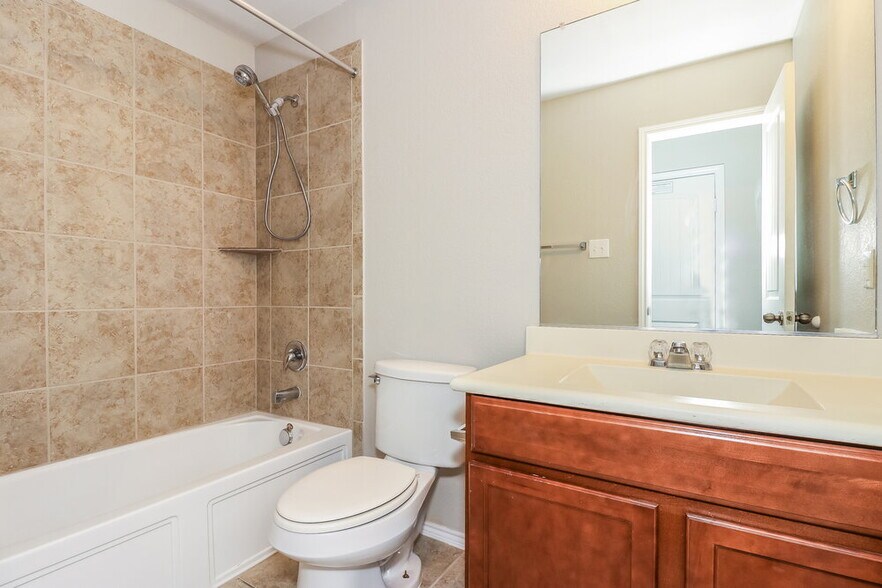 Building Photo - 900 W Bend Blvd