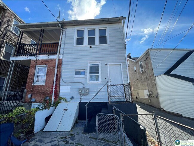 Primary Photo - 753 St John St