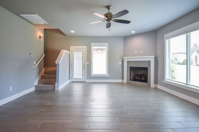 Building Photo - Luxurious 4 Bedroom, 3.5 Bathroom Home In Fayetteville, AR