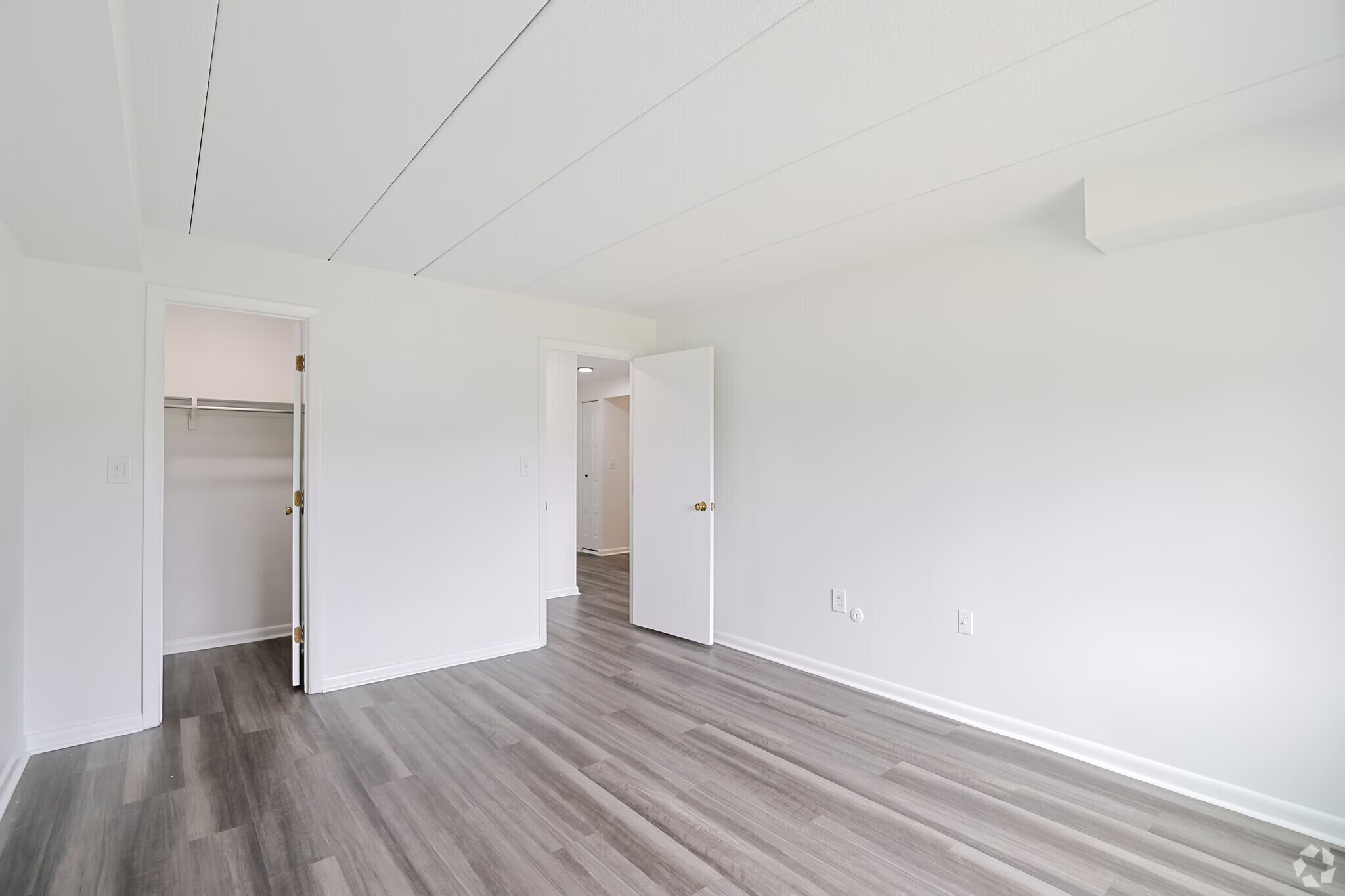 Building Photo - 55 Hill Rd