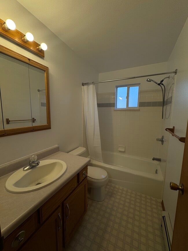 Building Photo - 1139 Laurel Ct