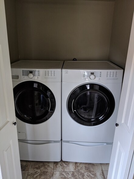 Washer/Dryer - 2860 Humboldt St
