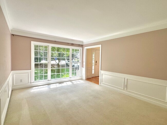 Building Photo - 4 Bed | 2.5 Bath House in Chapel Hill