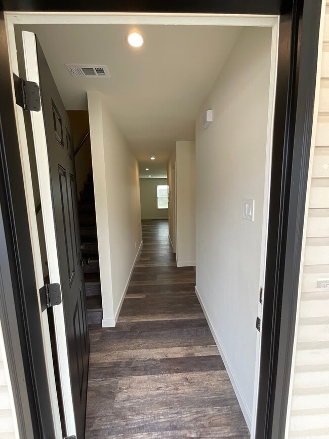 Building Photo - 2912 Montvale Rd