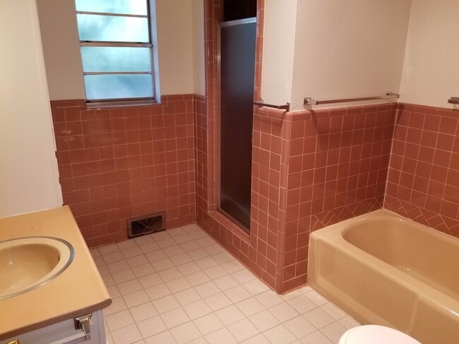 Building Photo - LARGE 1 BEDROOM WITH CARPORT BRICK HOME