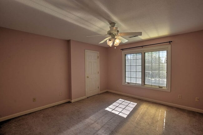 Building Photo - Forsyth Home!  4 Beds 3.5 Baths with Finis...