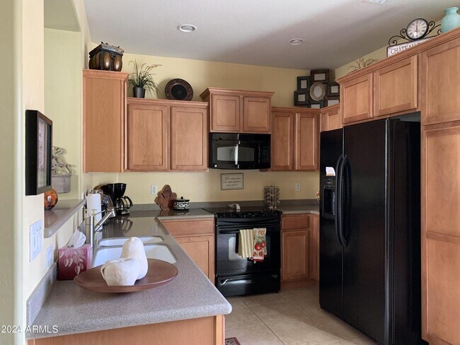 Building Photo - 1940 W Faria Ln